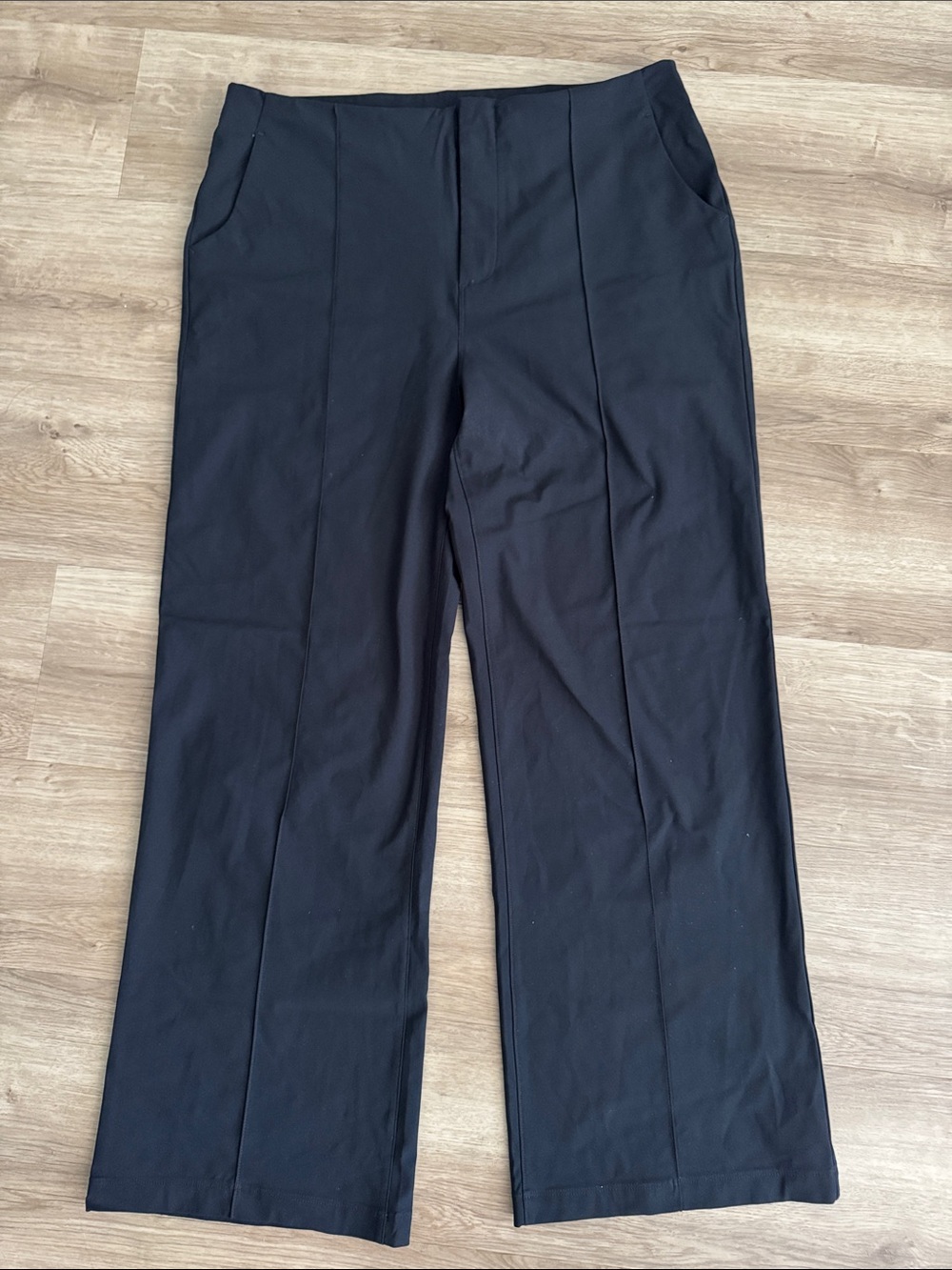 Meta wide leg trouser from Vuori